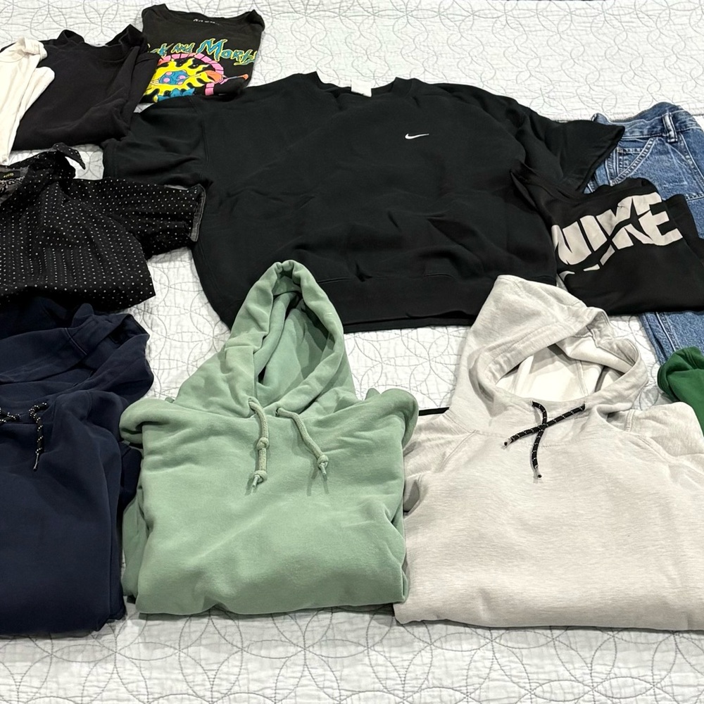 LOT 15 PIECES BOYS MENS HOODIES T SHIRTS JEANS CARGO PANTS
